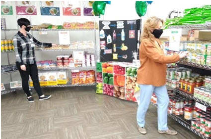 Two people managing the food pantry at AHN's Healthy Food Centers.